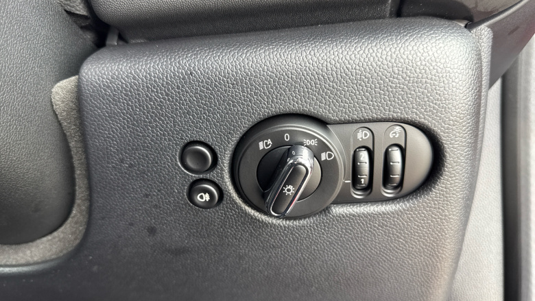 MINI Hatchback 1.5 Cooper Sport 3dr Auto Petrol Hatchback